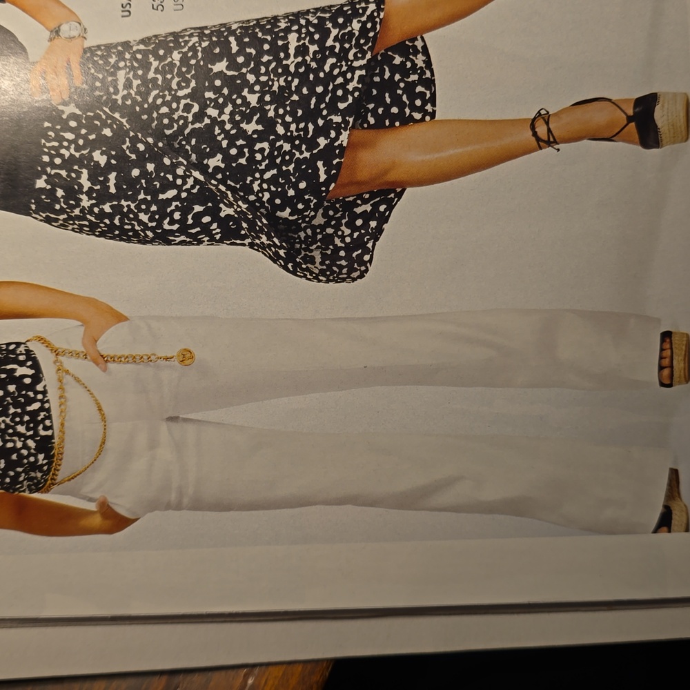 Cabi #5319 L, Never worn. I love this cut!